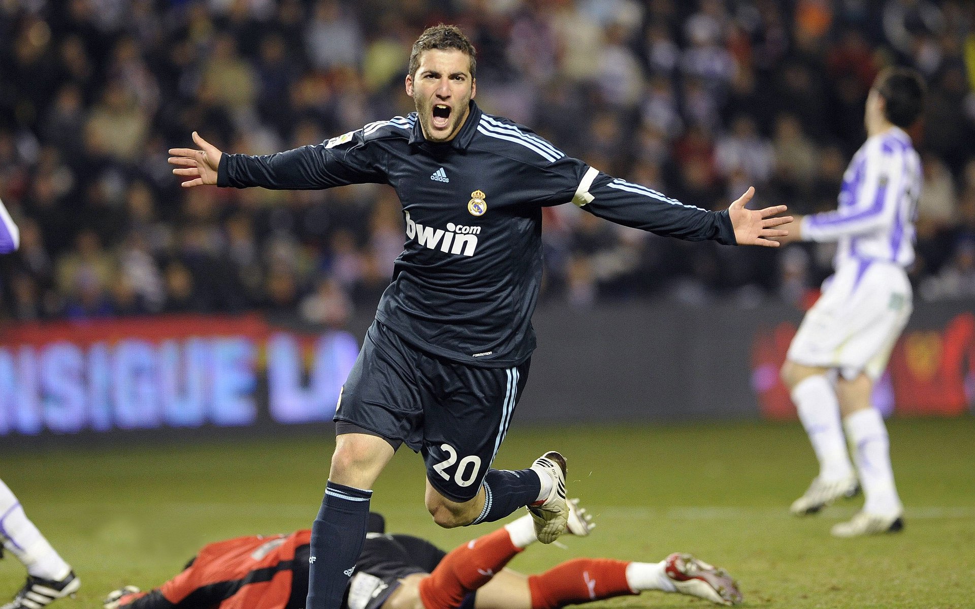 中超球队是否具备抗风险的商业结构，中超背后的企业